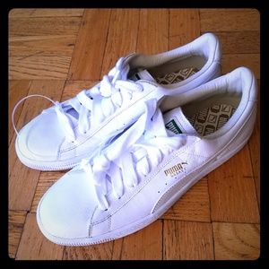 New/no tags Puma lace up leather men sneakers